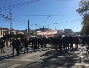 Κλειστό το κέντρο της Αθήνας- Σε εξέλιξη πορεία εκπαιδευτικών προς τη Βουλή